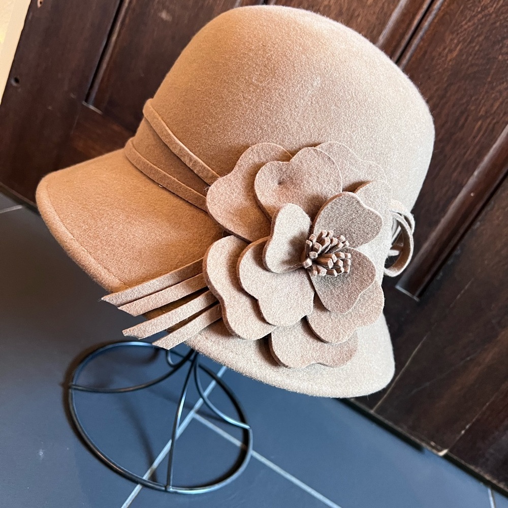Beautiful 100% wool cloche-style hat.